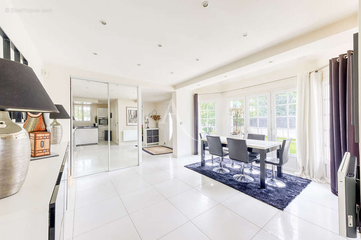 Maison à VAIRES-SUR-MARNE