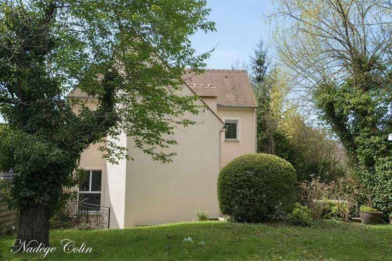 Maison récente de 5 chambres, à SAINT REMY LES CHEVREUSE (78) RER B à pied - photo 2