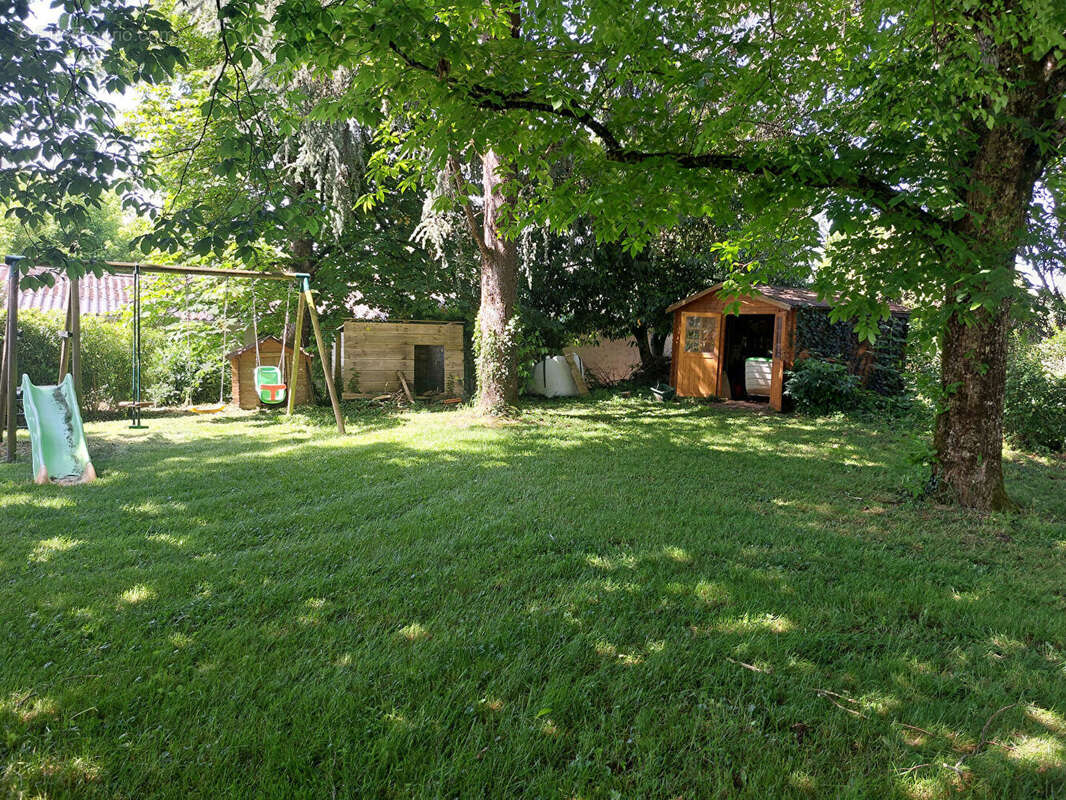 Maison T5/6 , 212m² habitables sous sol avec garage, terrain et piscine. - photo 16