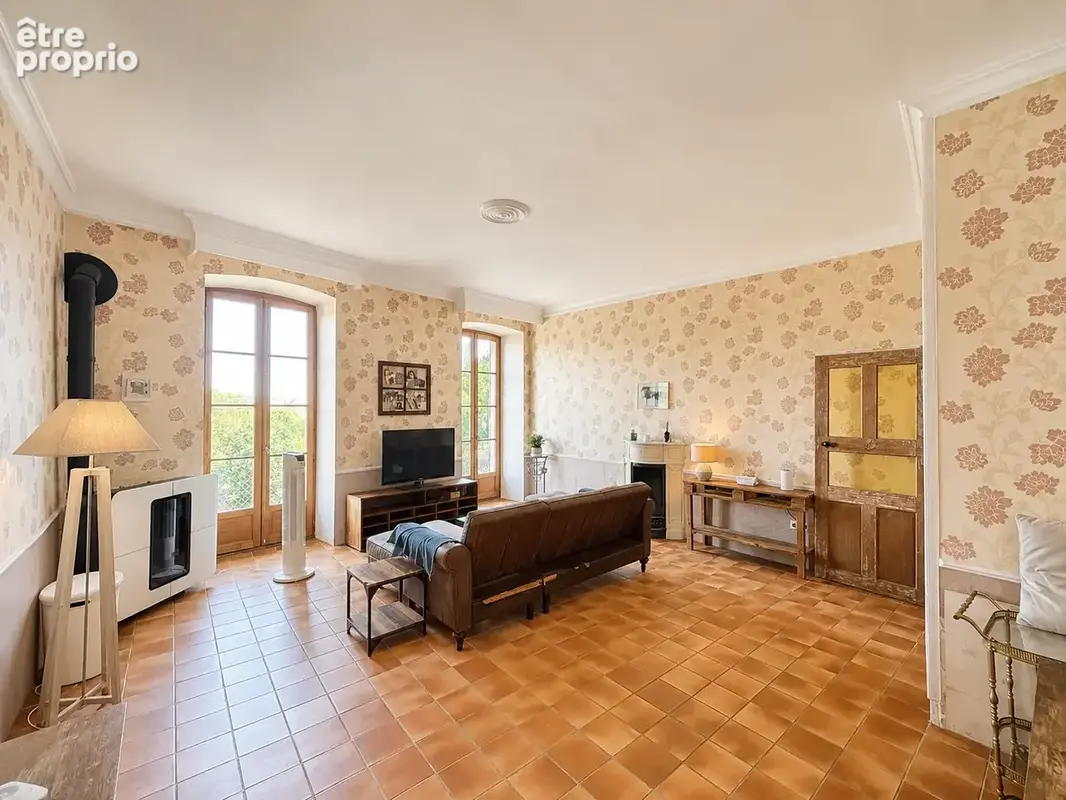 Propriété historique 312 m2 élevée sur caves voûtées, garage et plus de 1 000 m2 de terrain - photo 14