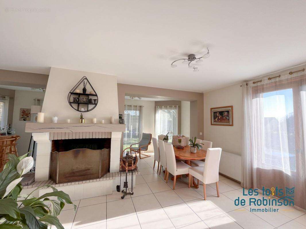 Maison à VERRIERES-LE-BUISSON