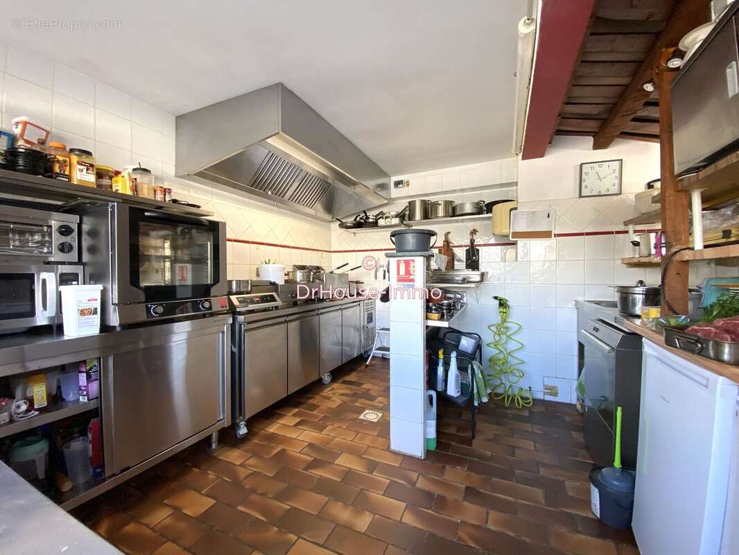 Commerce à SAINTES-MARIES-DE-LA-MER