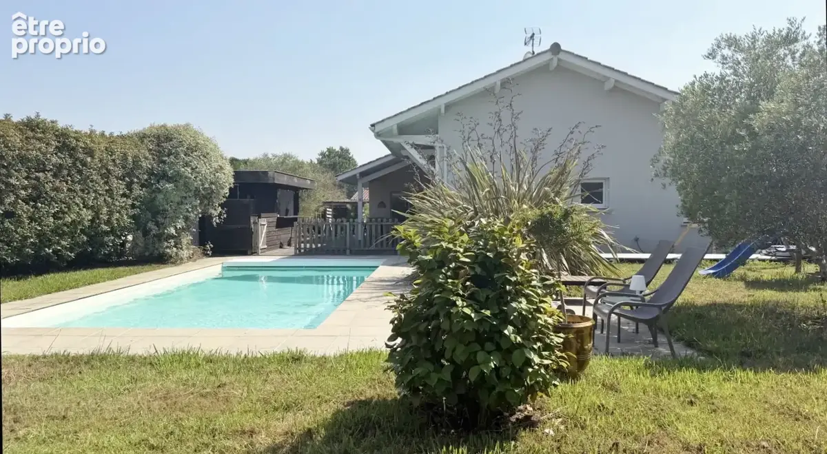 Villa contemporaine de 6 pieces de 133 m2 avec piscine et garage - photo 20
