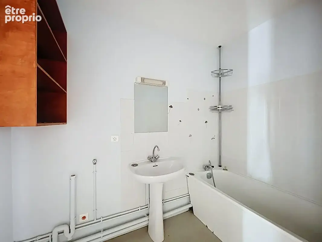 Centre ancien, dernier étage T2 Orléans 48.2 m² - photo 5
