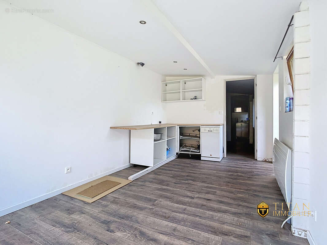 Chalet de 26 m² + jardin de 163 m² + garage de 81 m² à Coudekerque-Branche (59210) Titan immobilier - Appartement à COUDEKERQUE-BRANCHE