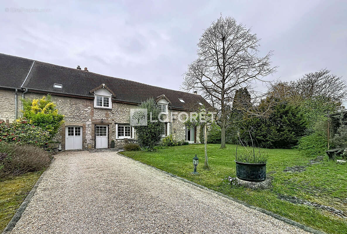 Maison à COURCELLES-SUR-SEINE