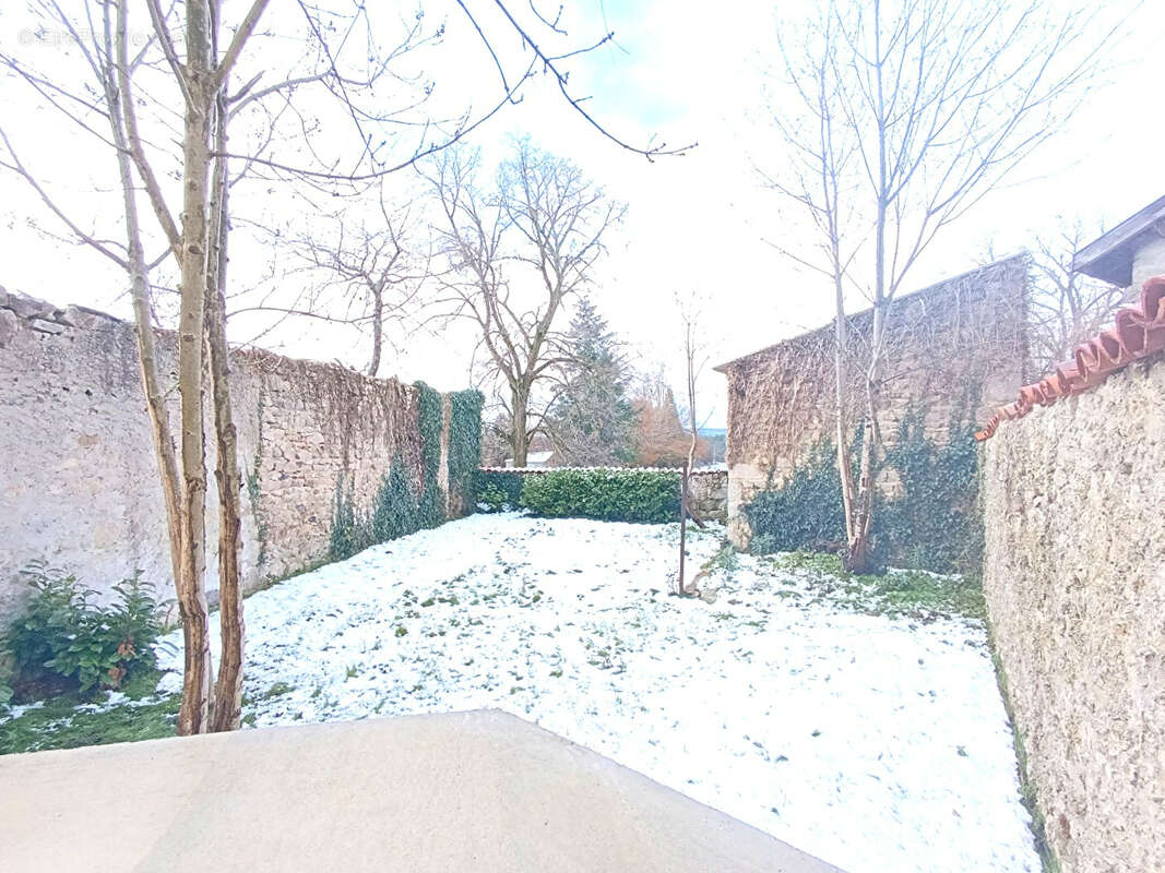 Autre à SAINT-PIERRE-DU-CHAMP