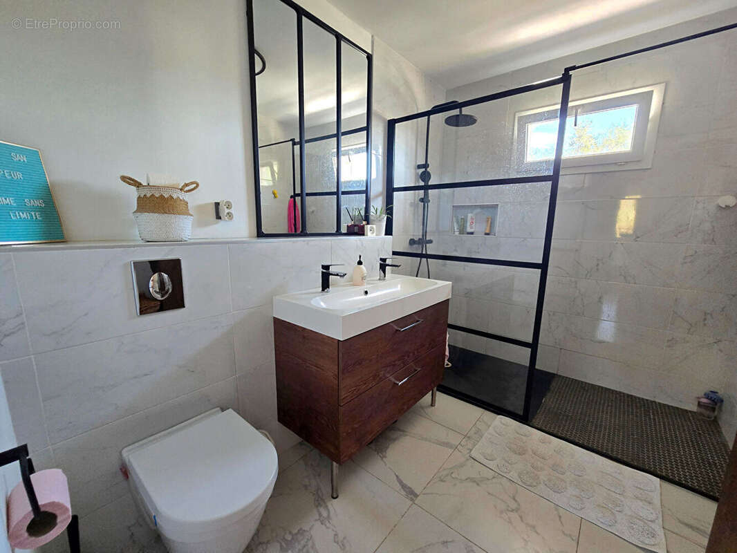 LA BOUILLADISSE - Villa T5/6 de 145m² s/ 1297m² de jardin - photo 12