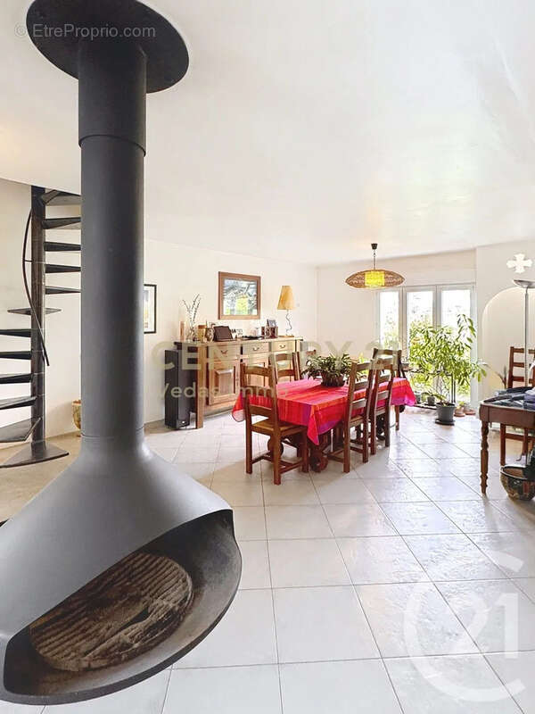Maison à SAINT-GEORGES-D'ORQUES