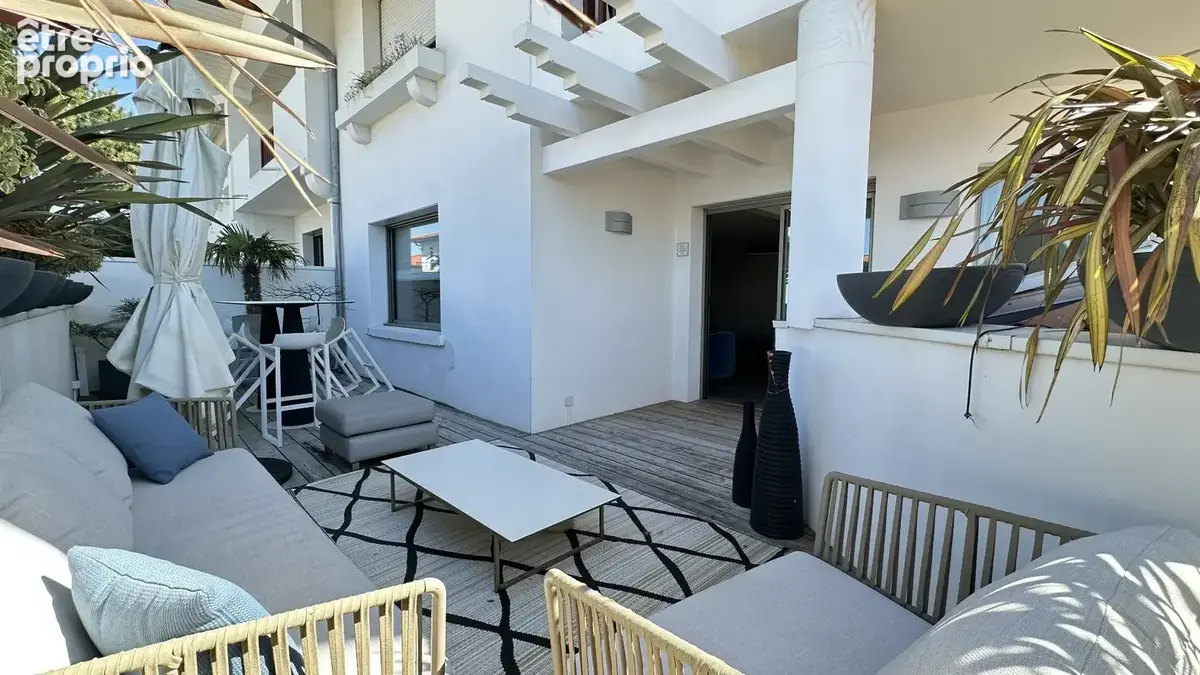 Centre Ville Hossegor, emplacement exceptionnel, appartement de 100m2 avec terrasse de 55 m2 - photo 3