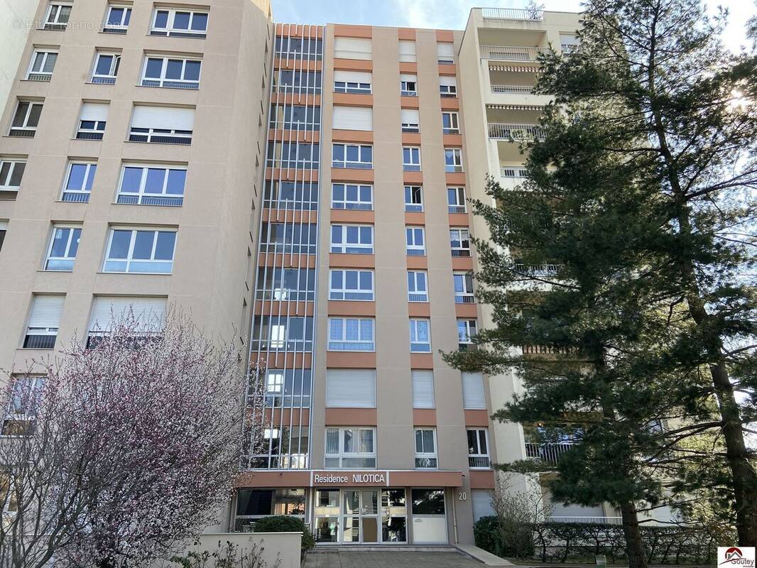 Appartement 94 m² à Roanne  - photo 1