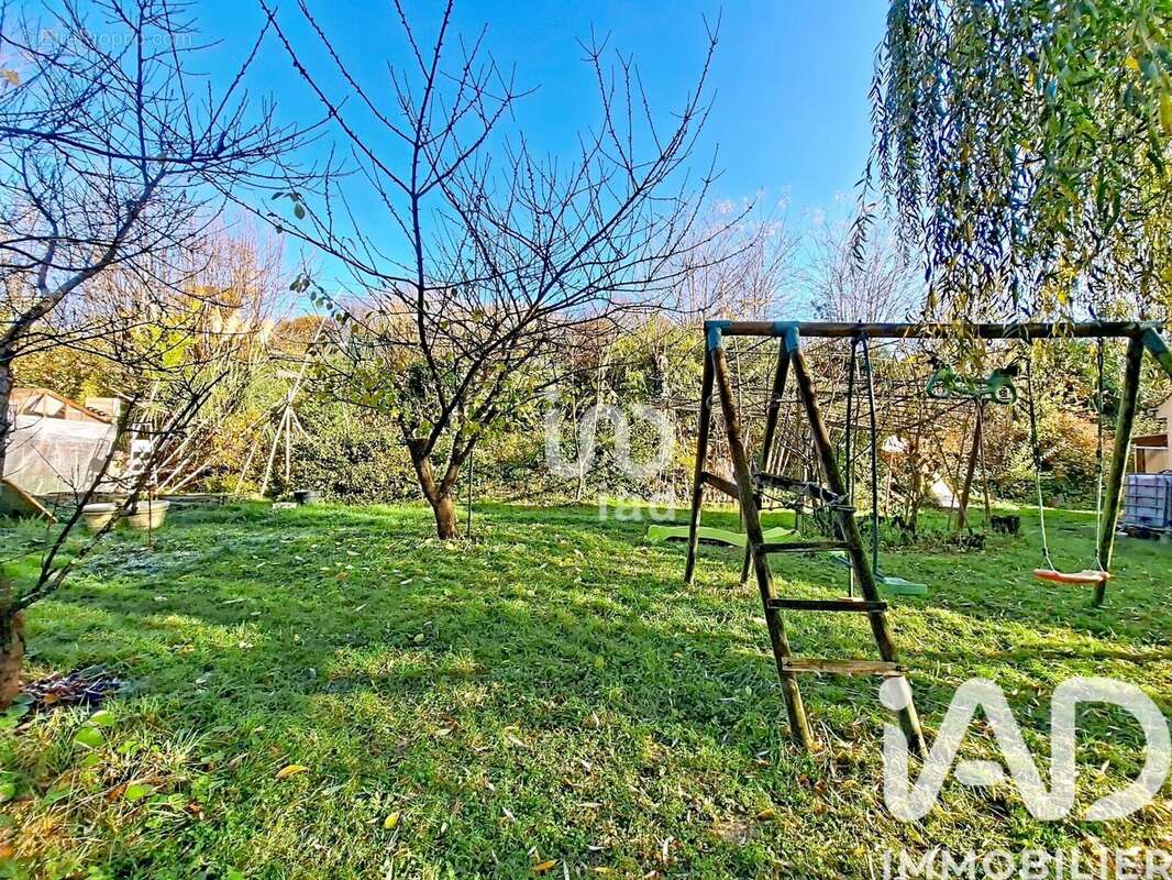 Photo 3 - Terrain à LE MEE-SUR-SEINE