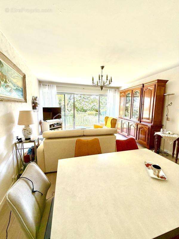 Appartement à SIX-FOURS-LES-PLAGES