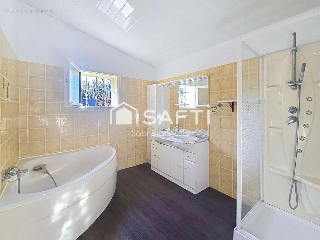 Maison 156 m² à Pompignan  - photo 8
