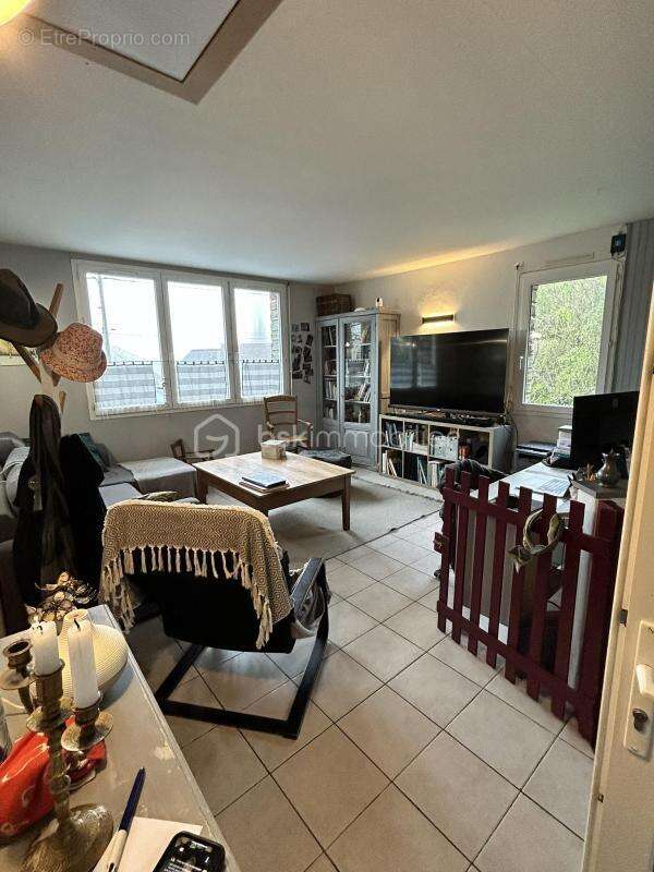 Maison à VILLAINES-LES-ROCHERS