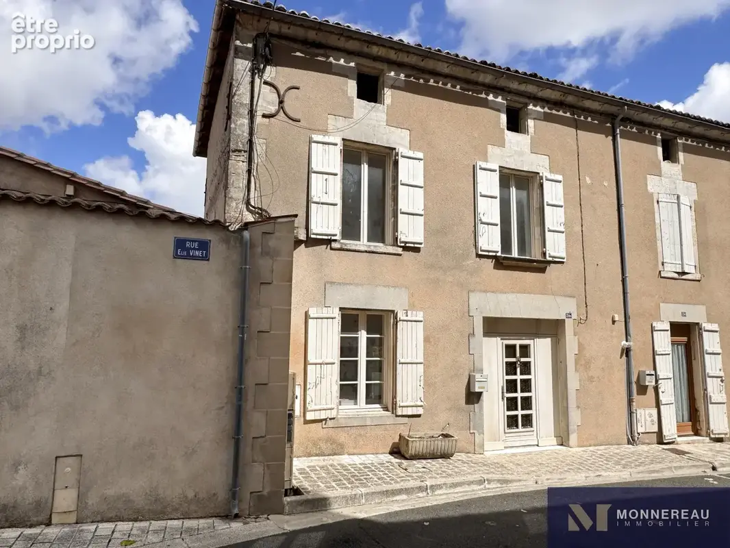 Maison à BARBEZIEUX-SAINT-HILAIRE