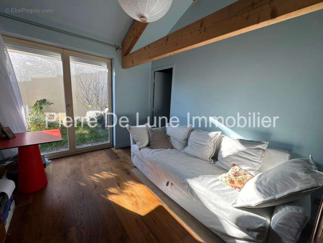 Maison à NEUVILLE-SUR-SAONE