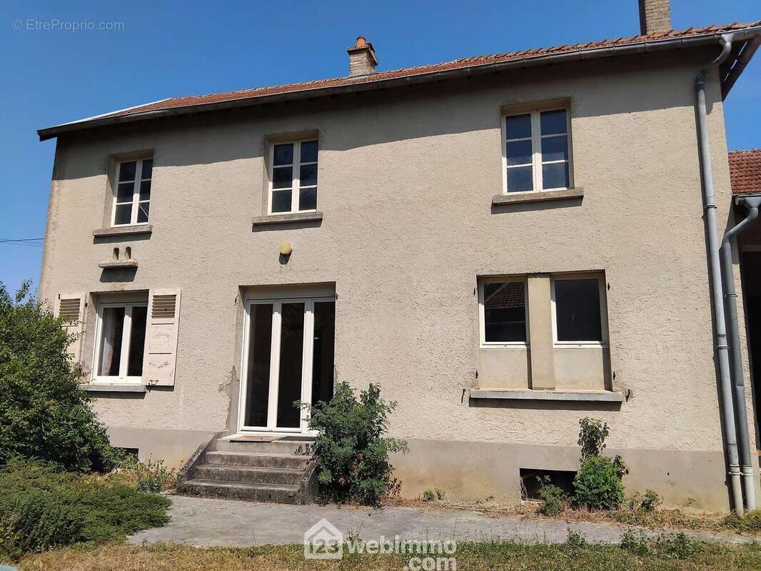 maison d'habitation avec terrasse - Maison à LES HAUTS-DE-CHEE