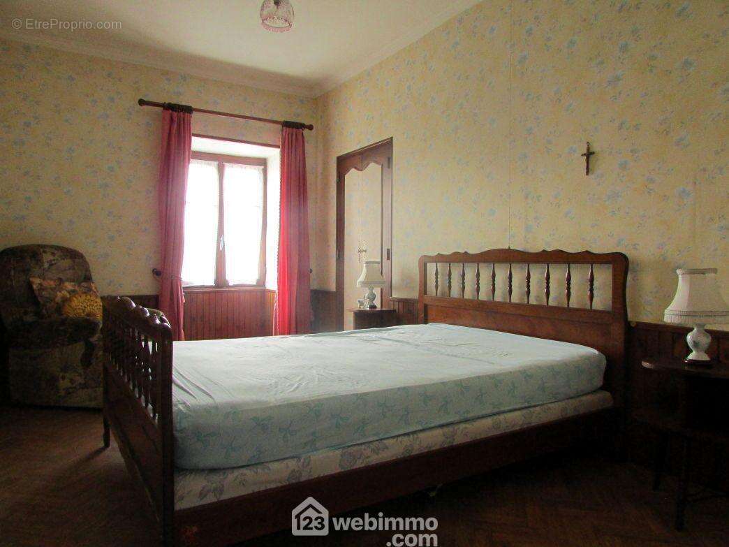 Maison 160 m² à Razines  - photo 18