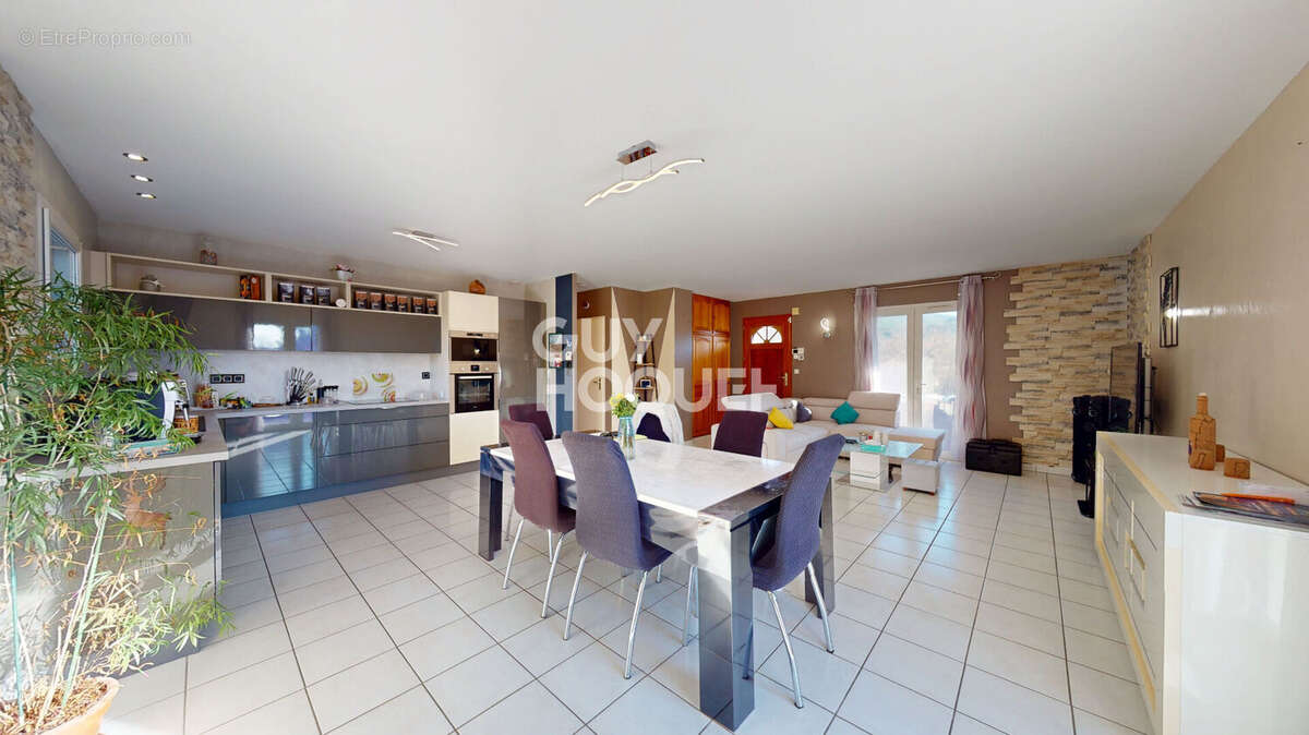 Maison à MIRABEL-ET-BLACONS