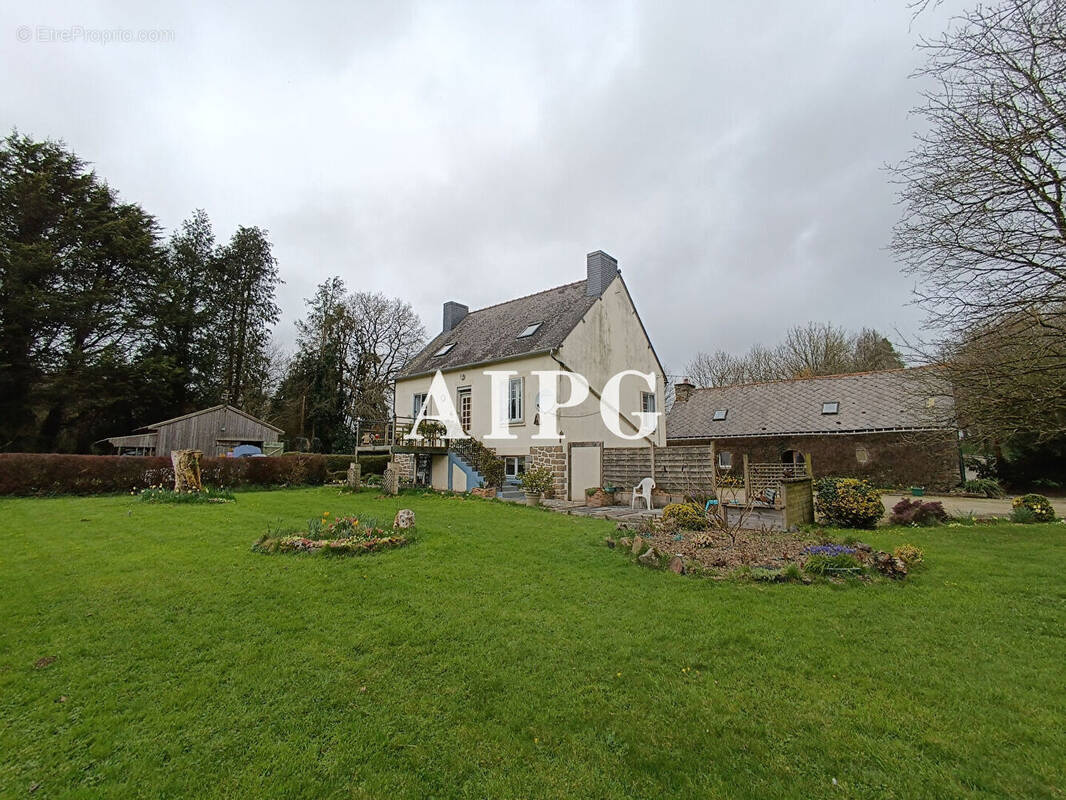 Maison à PLUSSULIEN