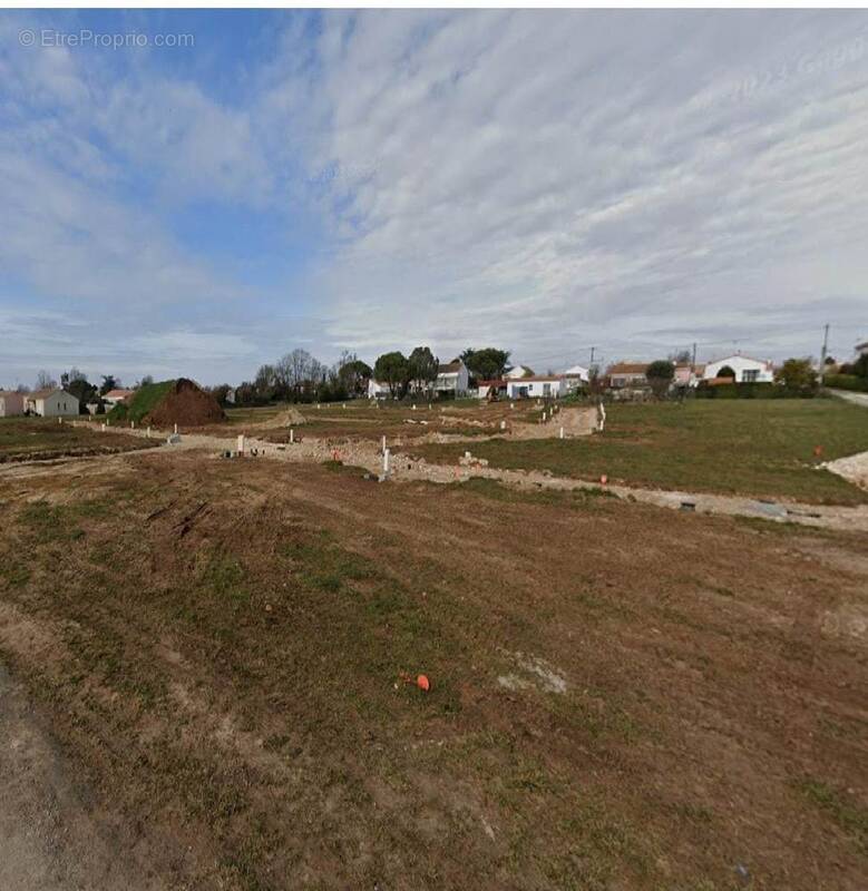 Terrain à MARENNES