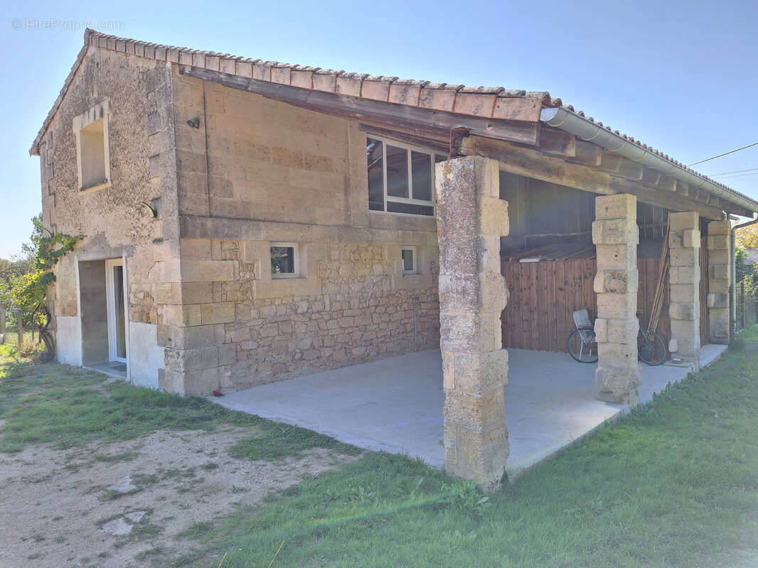 Maison à CIVRAC-DE-BLAYE