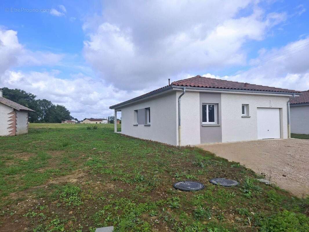 Maison 100 m² à Saint-Etienne-Sur-Reyssouze  - photo 2
