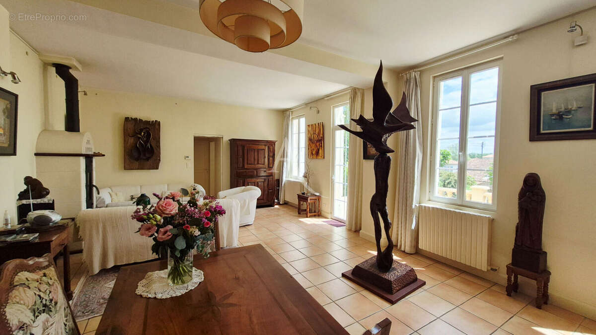 Maison à SAINTES