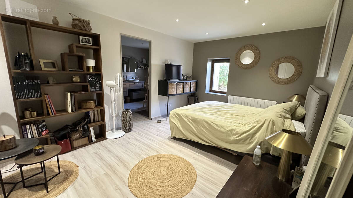 Maison à COURCELLES