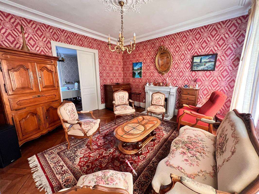 78200 MANTES LA JOLIE, Maison 7 pièce(s) 130 m2, 4 chambres, jardin clos de murs, sous-sol total - photo 3