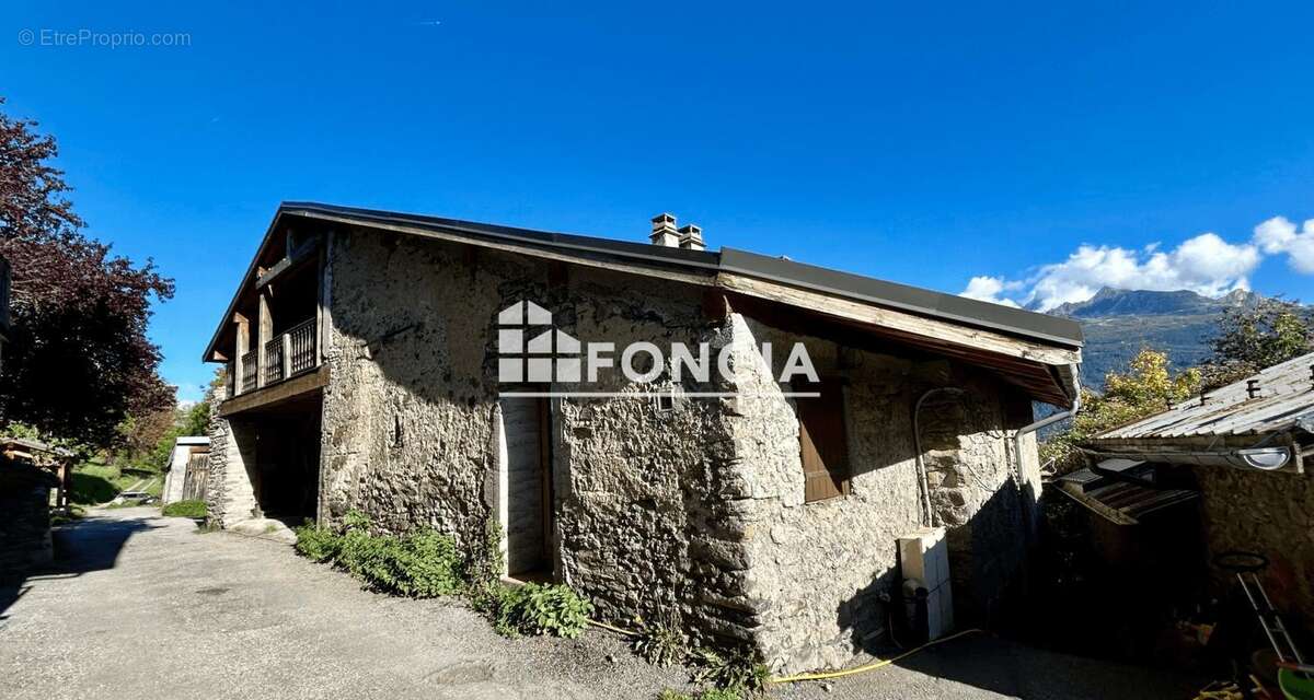 Maison à LES CHAPELLES