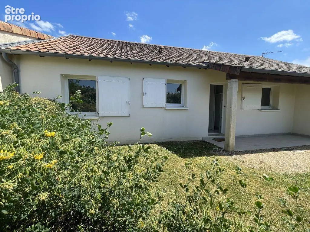 Maison de plain-pied de 1999, 90 m2 habitables.