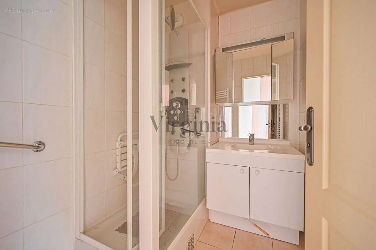 Appartement à CHARENTON-LE-PONT