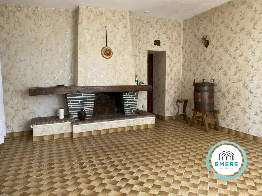 Maison 99 m² à Saint-Georges-De-Reintembault  - photo 5