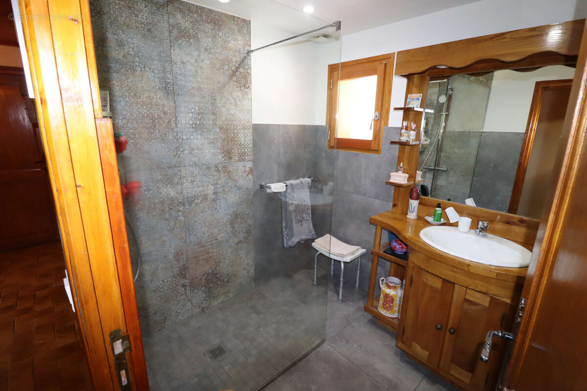 Maison 450 m2 - 4 appartements - photo 9