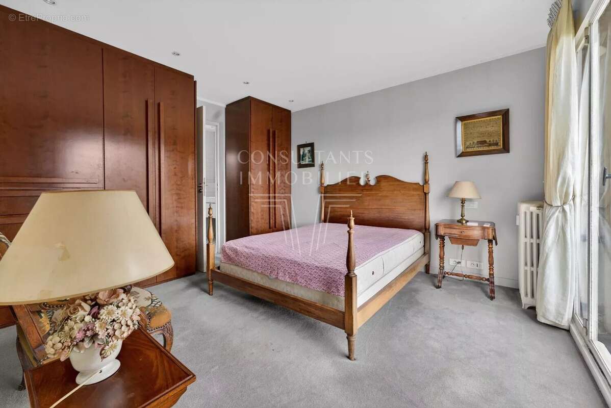 Appartement à NEUILLY-SUR-SEINE