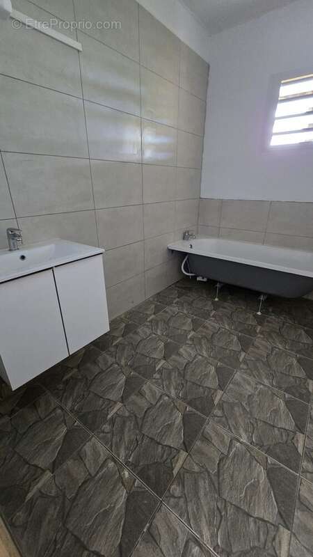 Maison à LES AVIRONS