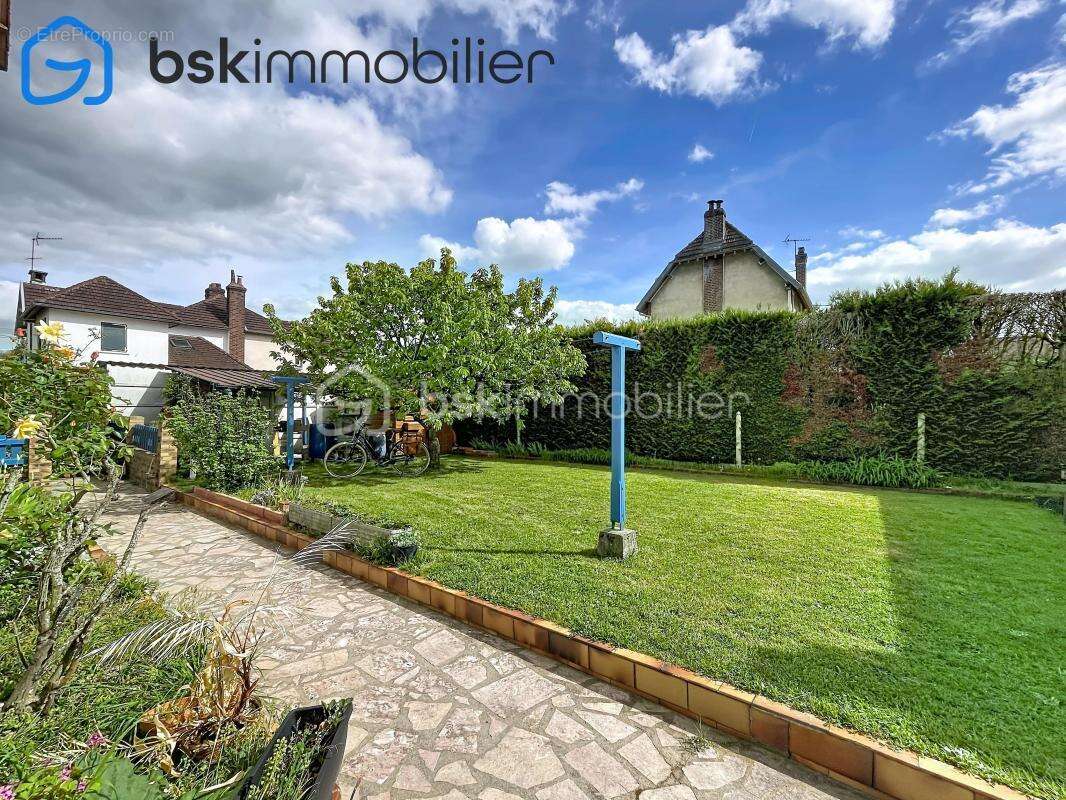 Maison à SAINT-ETIENNE-DU-ROUVRAY