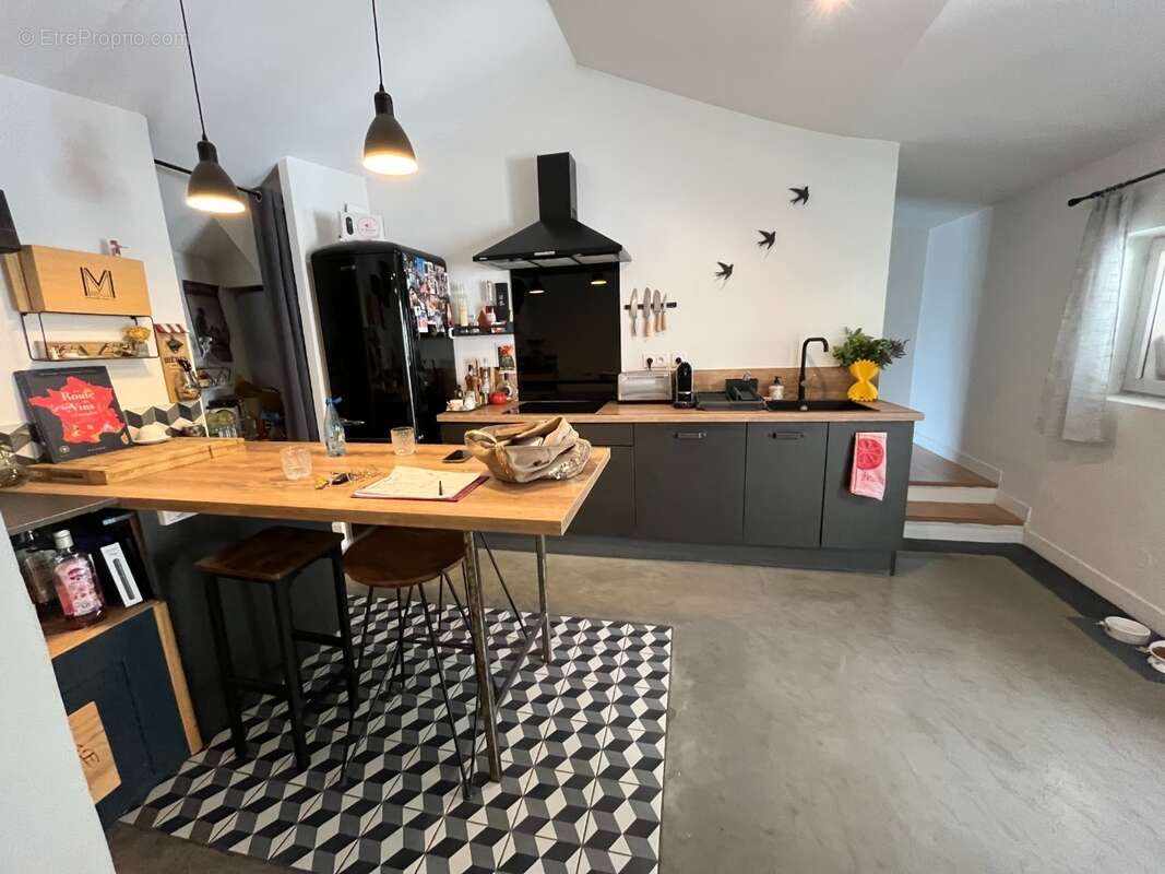 Cuisine équipée - Appartement à L&#039;ISLE-SUR-LA-SORGUE