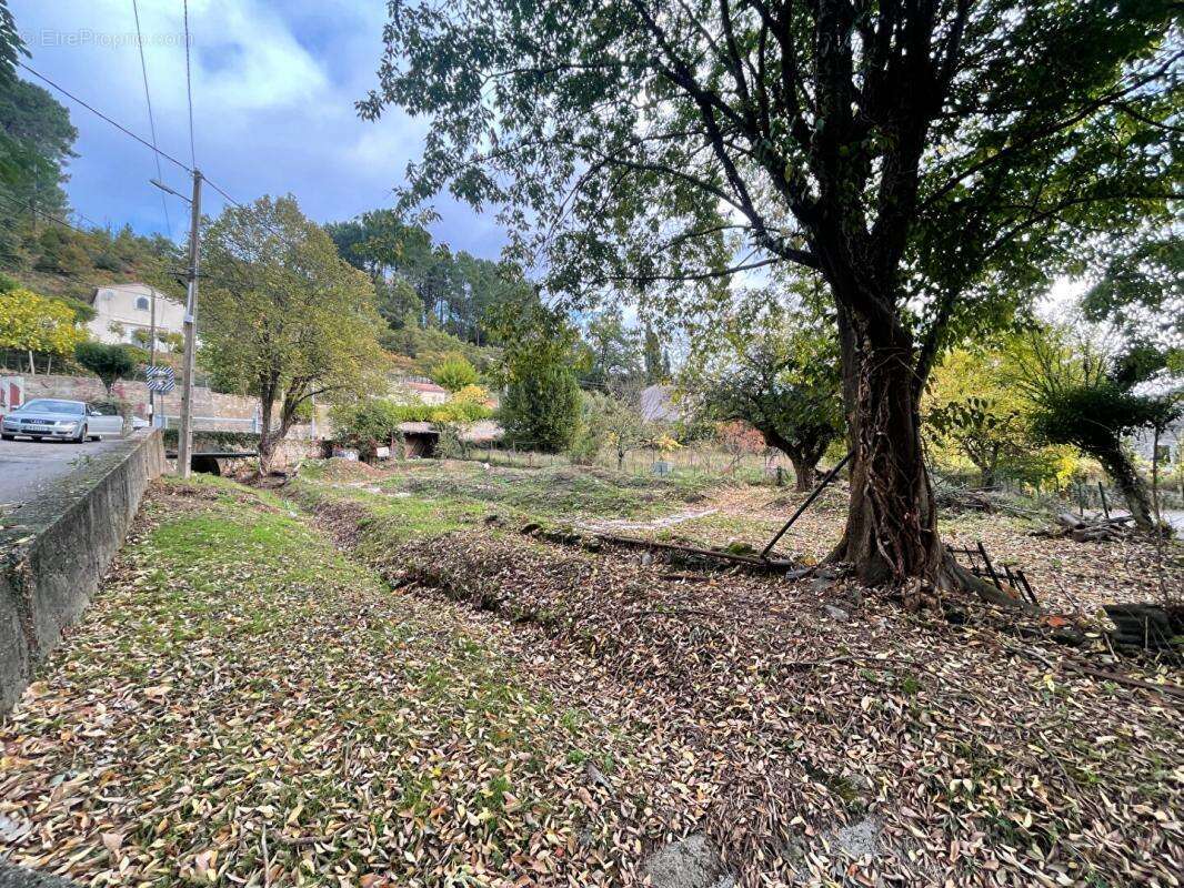 Terrain à LES SALLES-DU-GARDON
