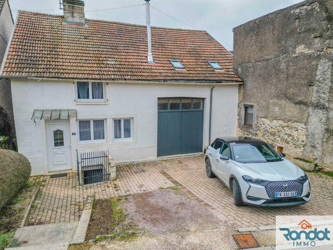 Maison à FONTAINE-FRANCAISE