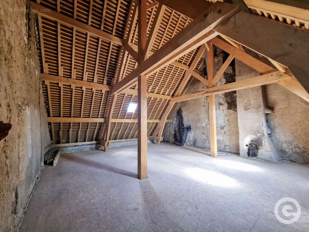Immeuble de 5 logements au centre-ville d'Avallon avec dépendances - photo 14