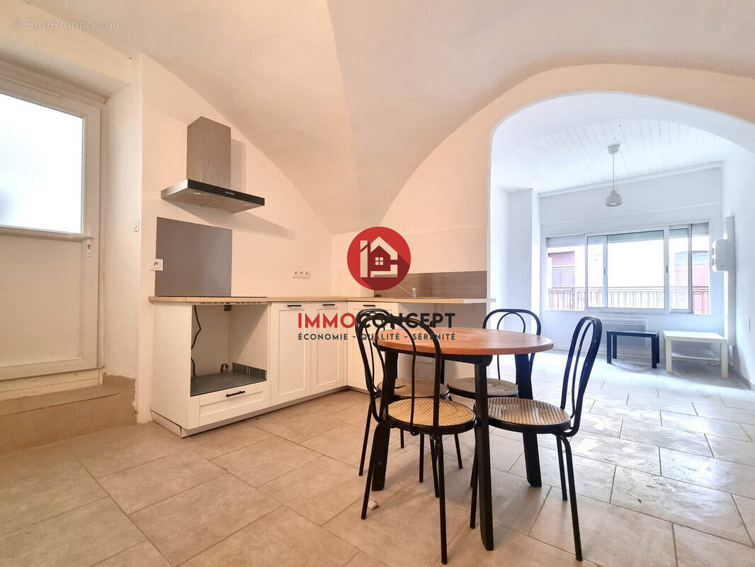 Appartement à BAGNOLS-SUR-CEZE