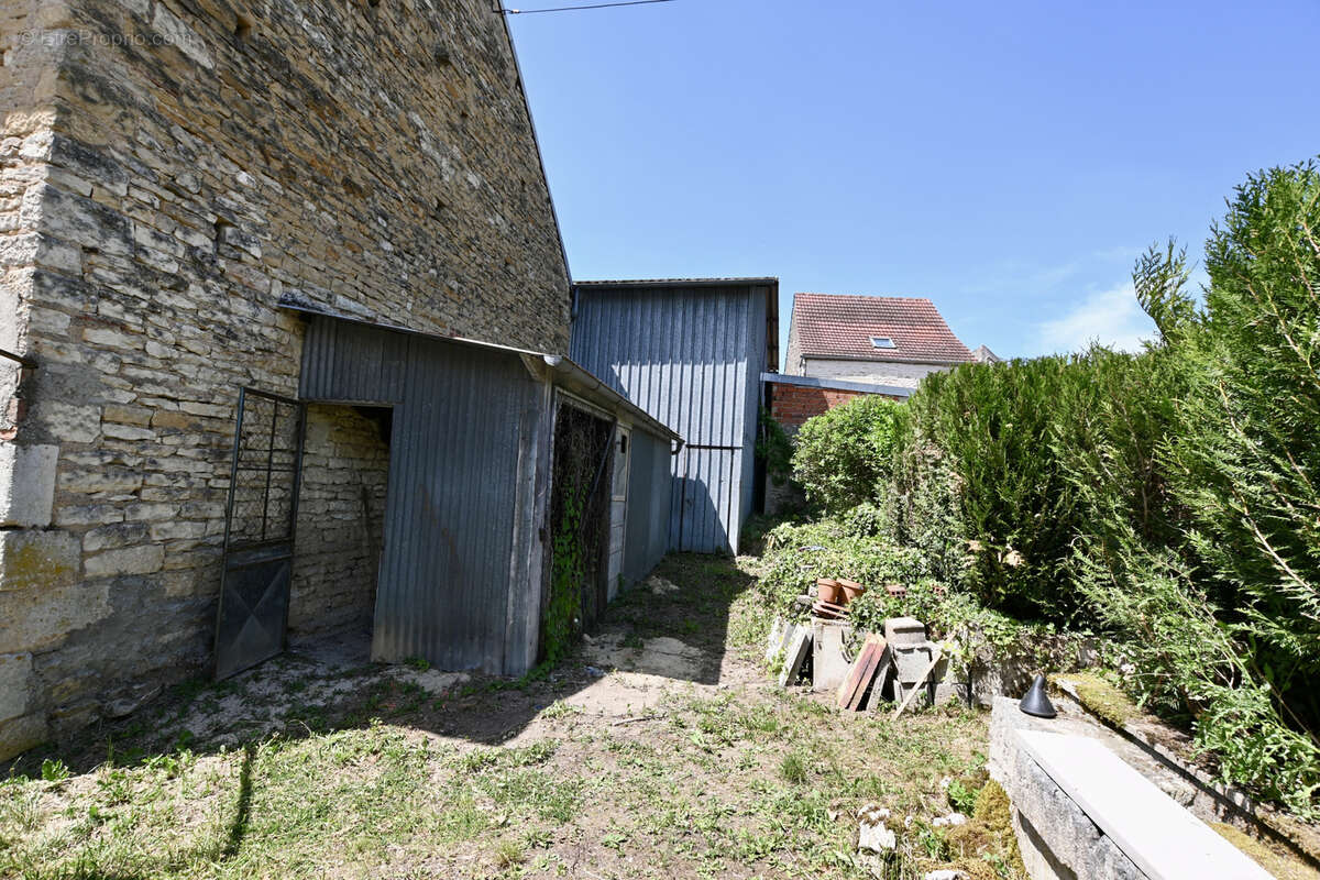 Maison à L'ISLE-SUR-SEREIN