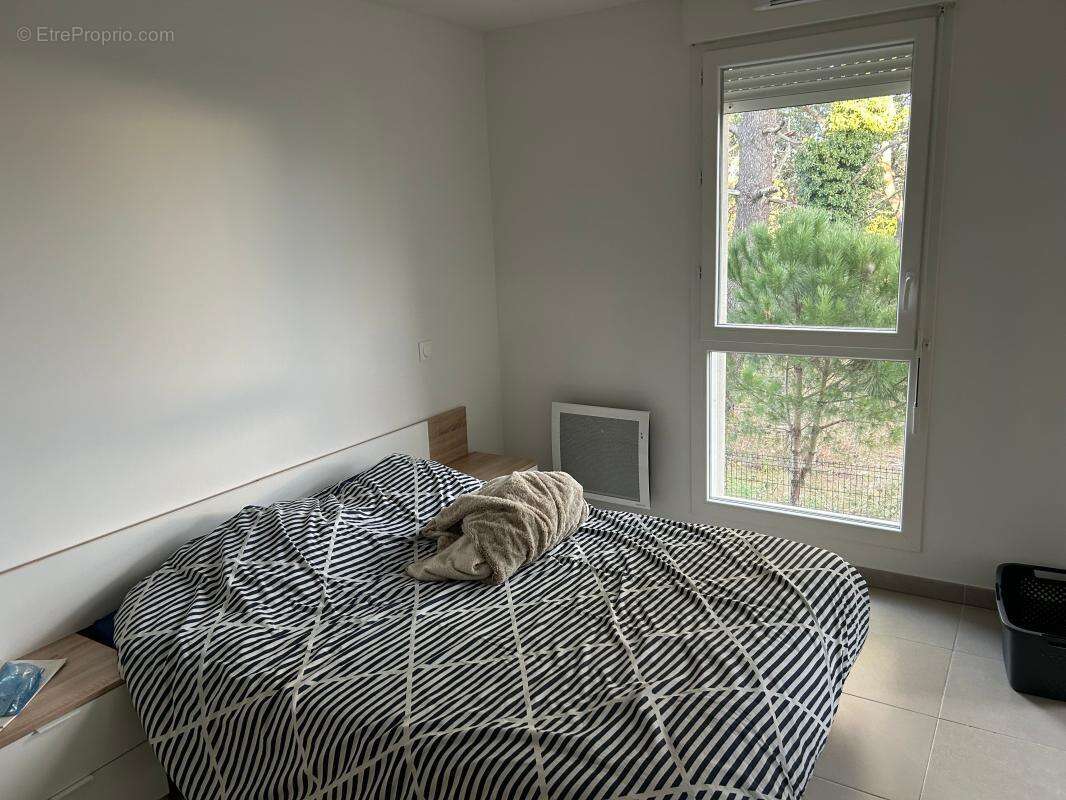 Appartement à GARONS