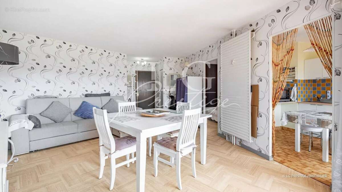 Appartement à MANDELIEU-LA-NAPOULE