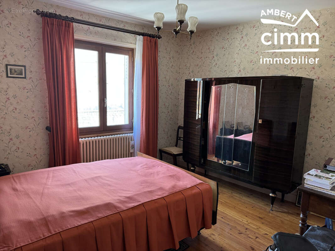 Maison à OLLIERGUES