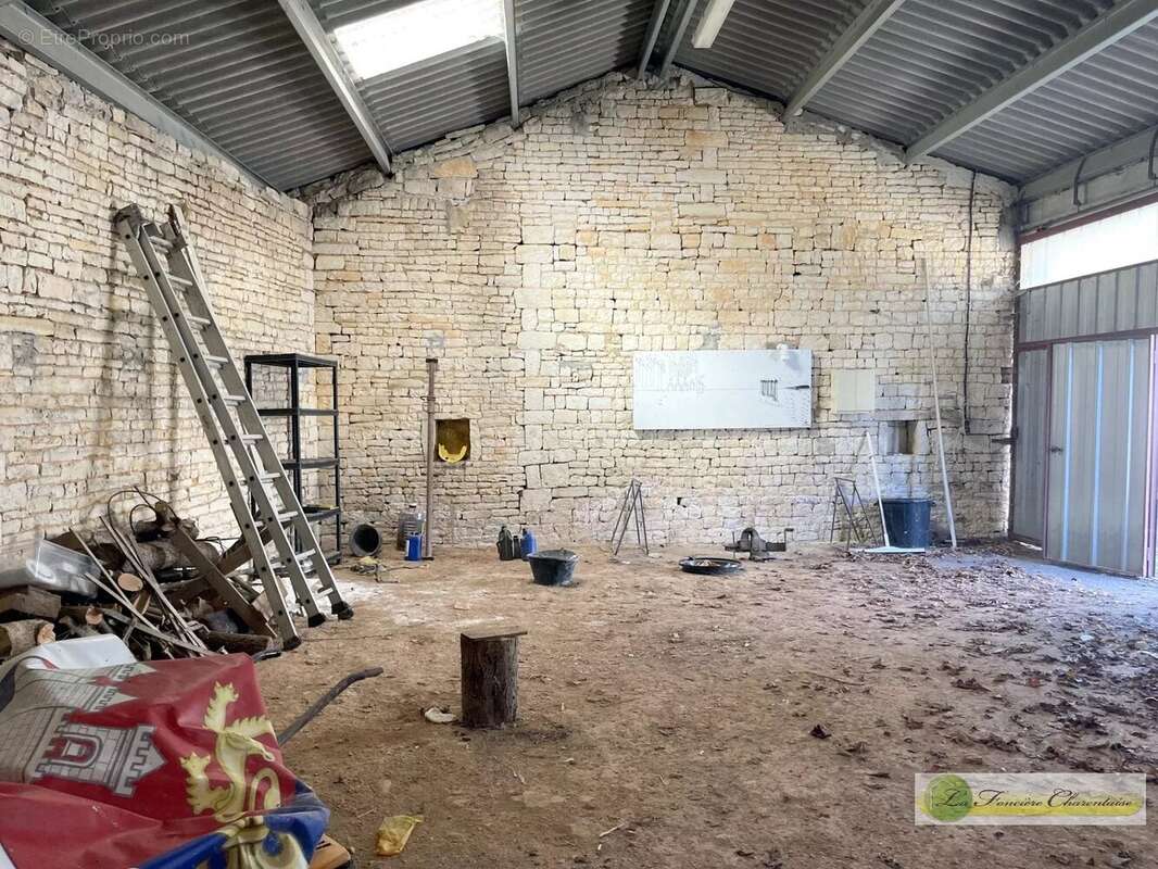 Maison 76 m² à Les Gours  - photo 16