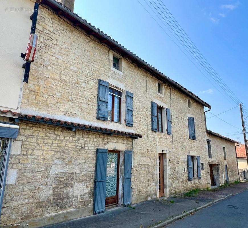 Maison à RUFFEC